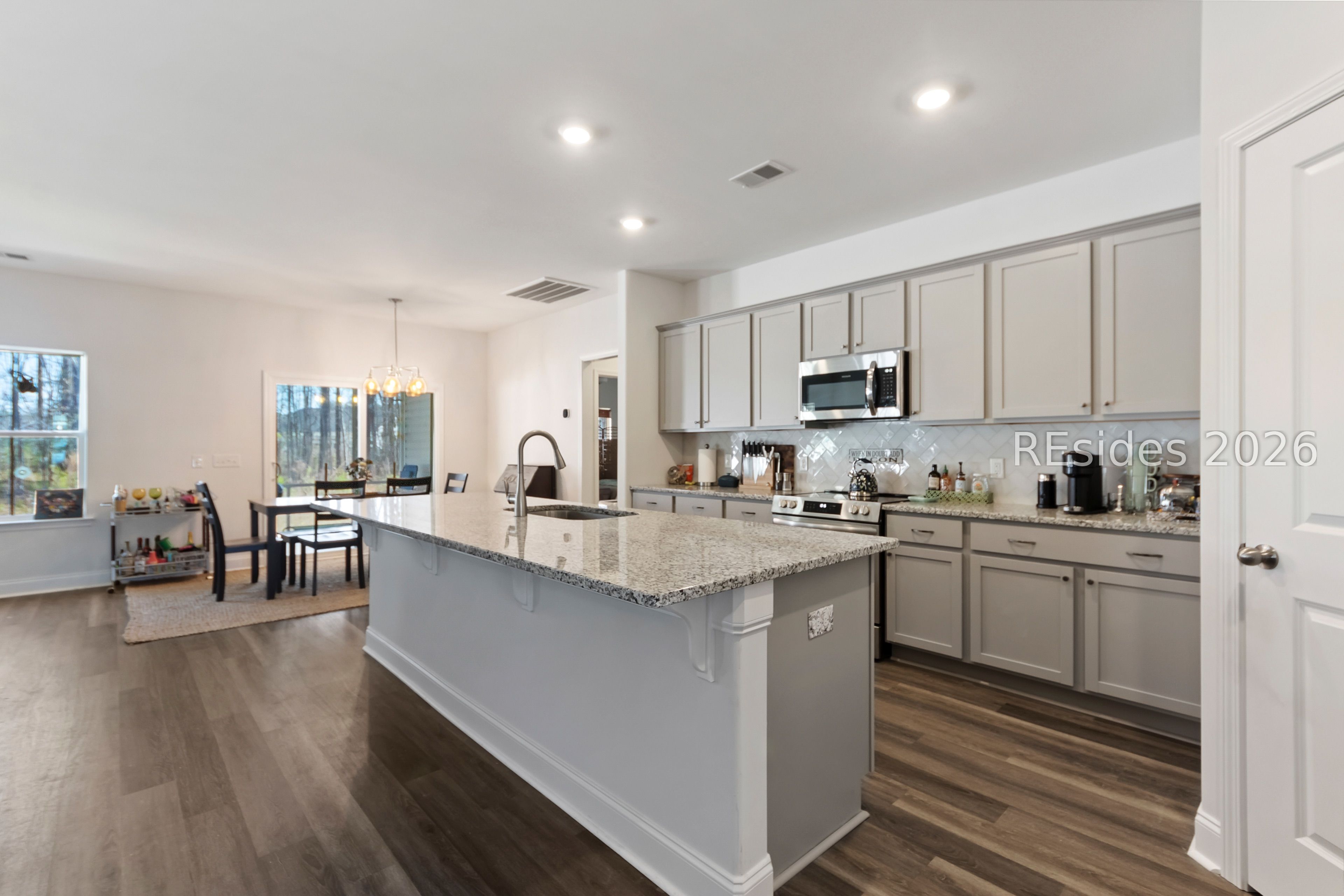 58 Banner Lane Ridgeland, SC 29936 - Photo 6 of 32 Beautiful granite, upgraded backsplash & pantry