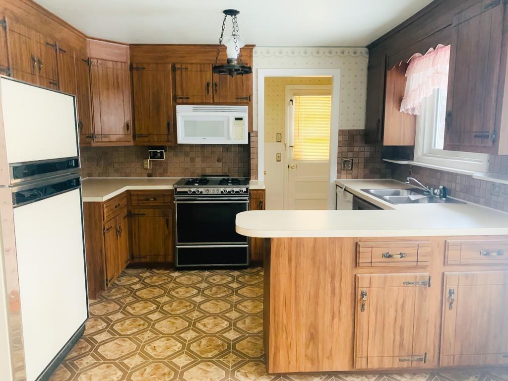 993 Burnett Road Chicopee, MA 01020 - Photo 4 of 14 Gallery Image 4