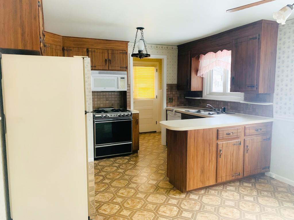 993 Burnett Road Chicopee, MA 01020 - Photo 5 of 14 Gallery Image 5