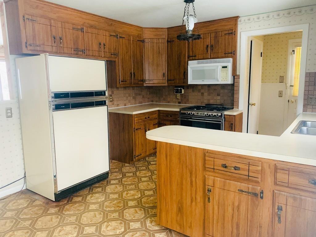 993 Burnett Road Chicopee, MA 01020 - Photo 6 of 14 Gallery Image 6