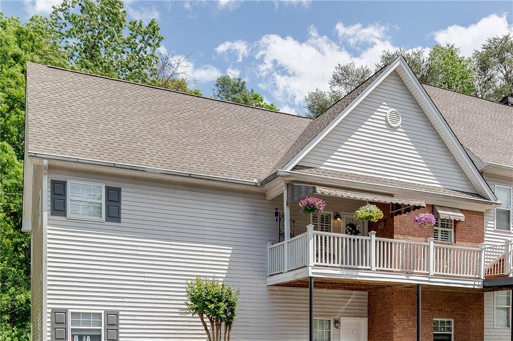 1705 Bald Ridge Marina Rd, #2, Cumming, Ga 30041 Upstairs end unit (no one above you!) w/ Loft