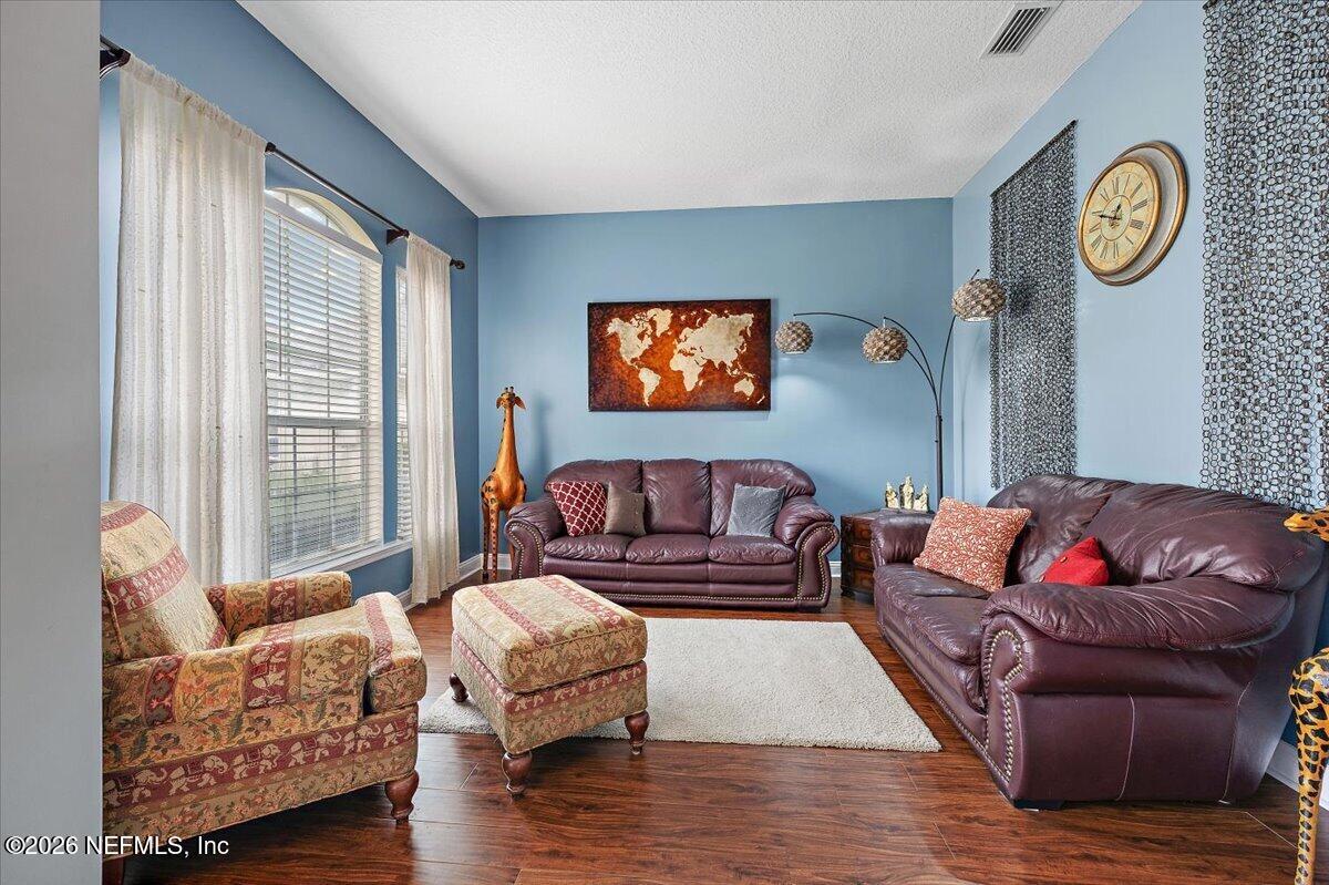 280 Edge Of Woods Road St. Augustine, FL 32092 - Photo 5 of 29 05-Living Room