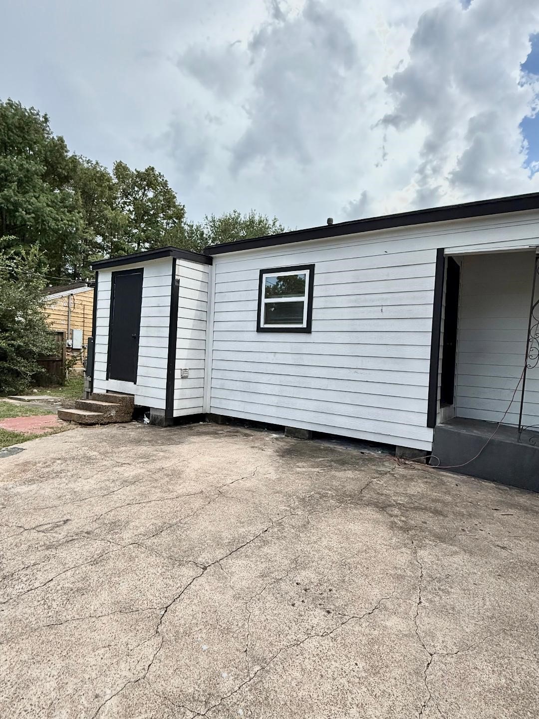 306 Rustic Drive Pasadena, TX 77502 - Photo 25 of 28 a backyard of a house