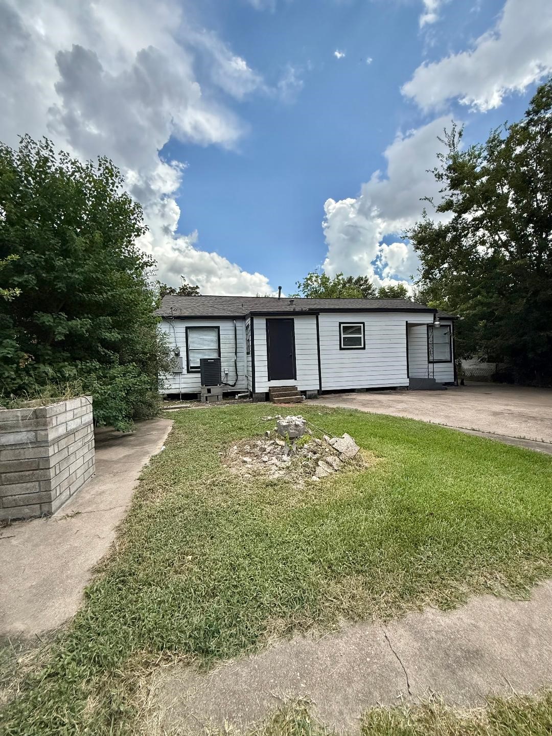 306 Rustic Drive Pasadena, TX 77502 - Photo 26 of 28 a front view of a house with garden