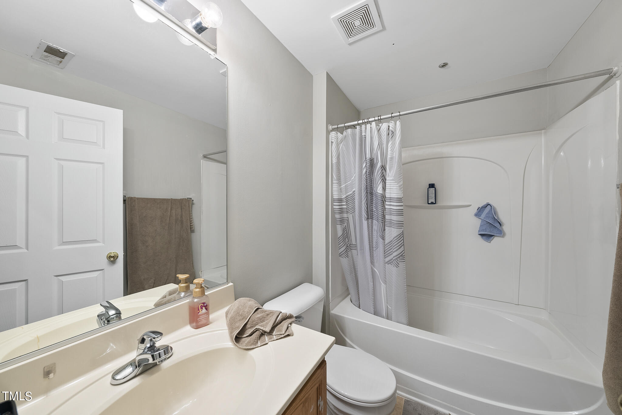 2910 Barrymore Street, Unit 100 Raleigh, NC 27603 - Photo 14 of 23 DSC07228