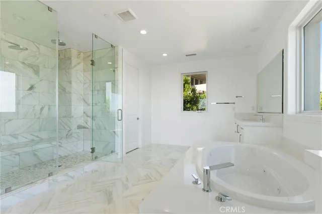 a view of a house with backyard and garden