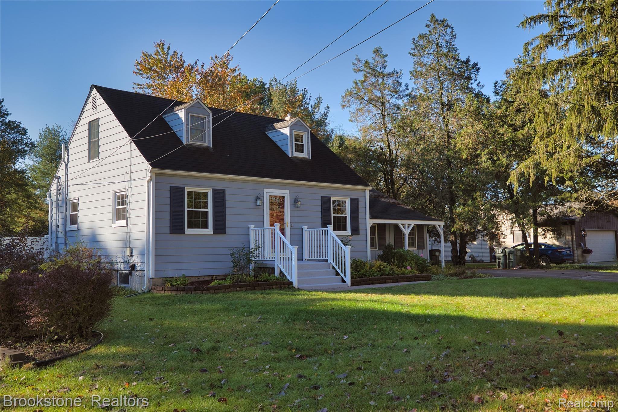 902 Beryl Court Rochester, MI 48307 - Photo 35 of 40 MEGAN _ ROCHESTER-09.jpg