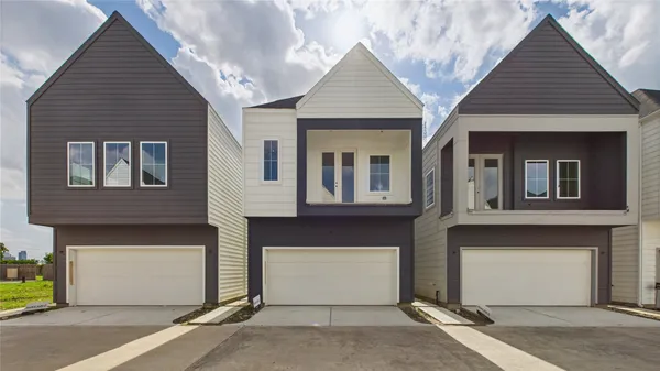 $319,900 | 3013 Jensen Drive, Houston, TX 77026