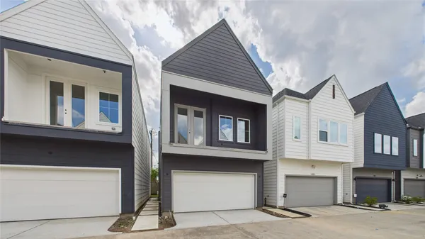 $319,900 | 3013 Jensen Drive, Houston, TX 77026