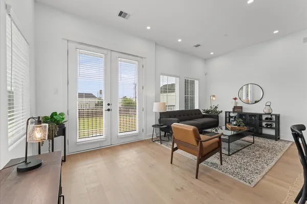 $319,900 | 3013 Jensen Drive, Houston, TX 77026