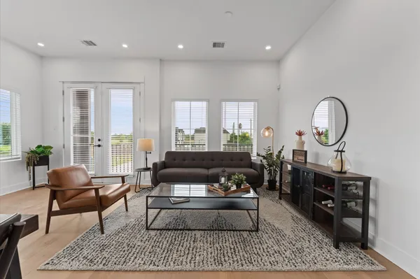 $319,900 | 3013 Jensen Drive, Houston, TX 77026