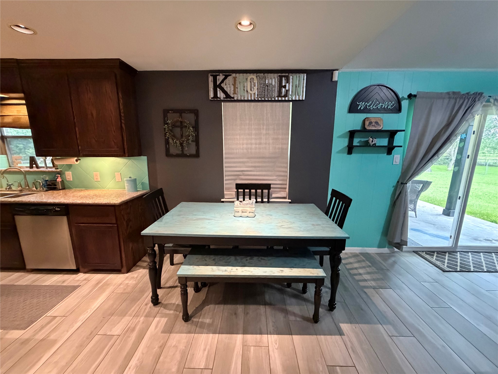 905 Southside Drive Angleton, TX 77515 - Photo 12 of 27