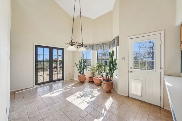 $1,100,000 | 407 Country Lane, McDade, TX 78650