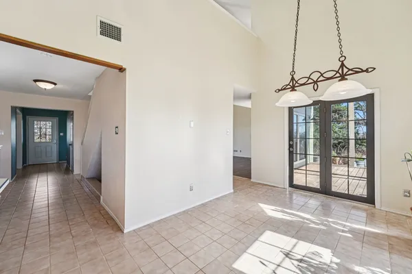 $1,100,000 | 407 Country Lane, McDade, TX 78650