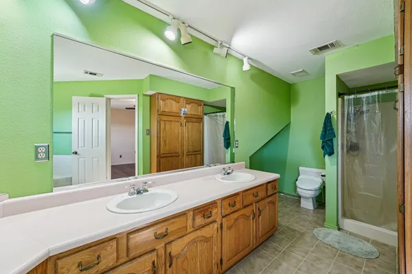 $1,100,000 | 407 Country Lane, McDade, TX 78650