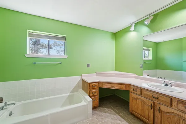 $1,100,000 | 407 Country Lane, McDade, TX 78650