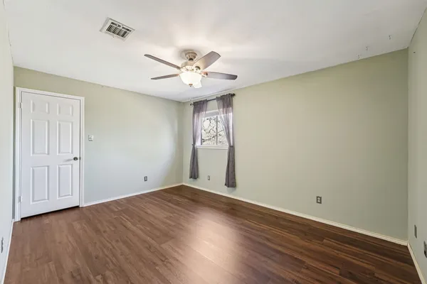 $1,100,000 | 407 Country Lane, McDade, TX 78650