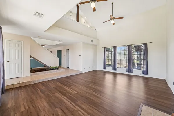 $1,100,000 | 407 Country Lane, McDade, TX 78650