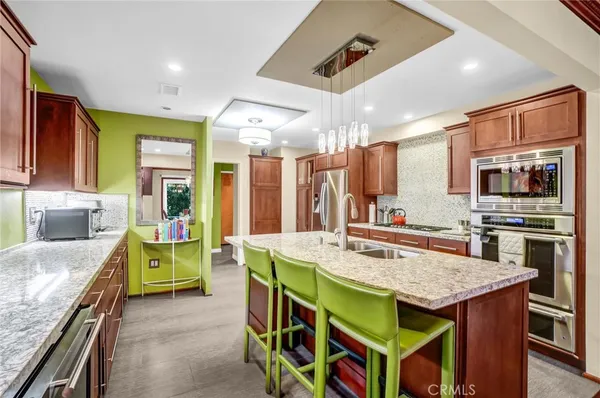 $1,149,000 | 6073 Loynes Drive, Unit 32, Long Beach, CA 90803