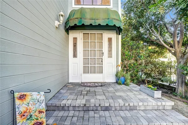 $1,149,000 | 6073 Loynes Drive, Unit 32, Long Beach, CA 90803