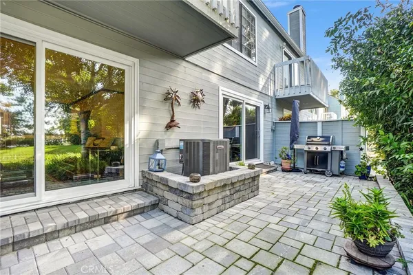 $1,149,000 | 6073 Loynes Drive, Unit 32, Long Beach, CA 90803