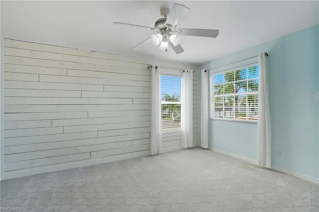 a view of a livingroom with an empty space & a ceiling fan