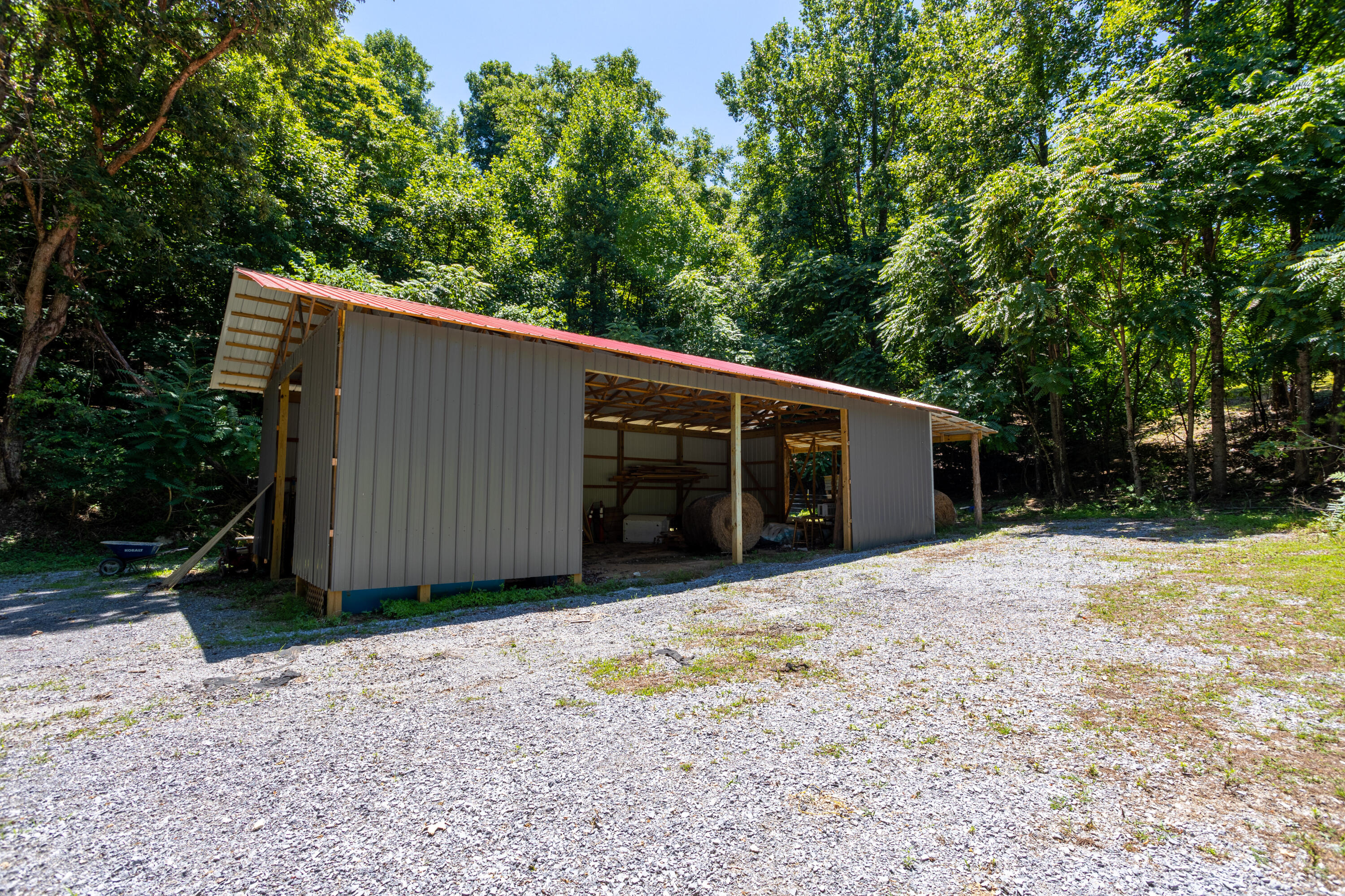 915 Buckboard Road Greeneville, TN 37743 - Photo 53 of 64 Barn