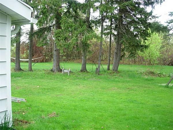 386 Hadley Road Sunderland, MA 01375 - Photo 8 of 23