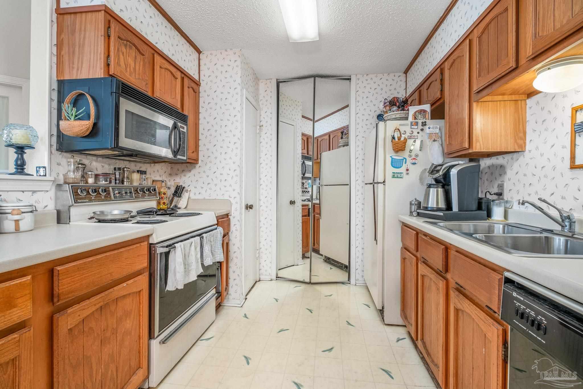 2299 Scenic Highway, Unit R5 Pensacola, FL 32503 - Photo 4 of 25