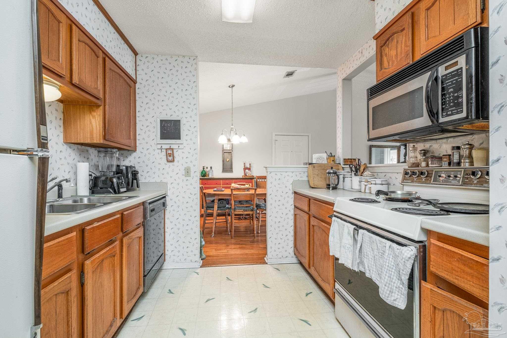 2299 Scenic Highway, Unit R5 Pensacola, FL 32503 - Photo 5 of 25