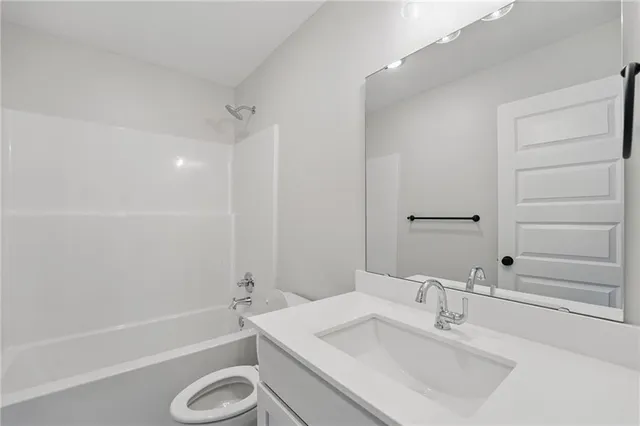 $434,900 | 778 Creekmoor Drive, Raymore, MO 64083