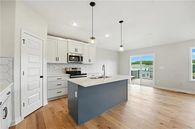 $434,900 | 778 Creekmoor Drive, Raymore, MO 64083