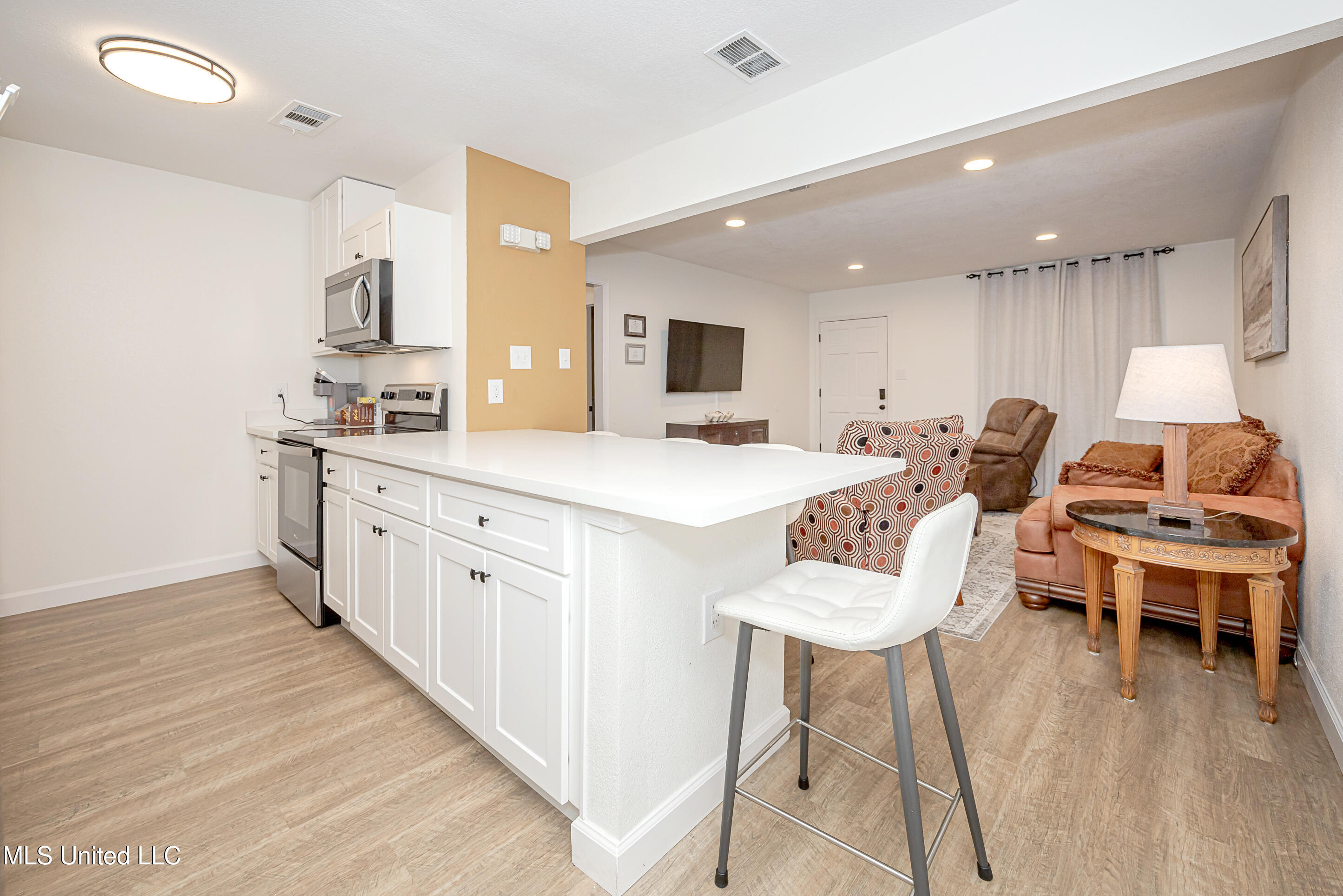 114 Ethel Circle, Unit 8 Ocean Springs, MS 39564 - Photo 12 of 35 IMG_6230