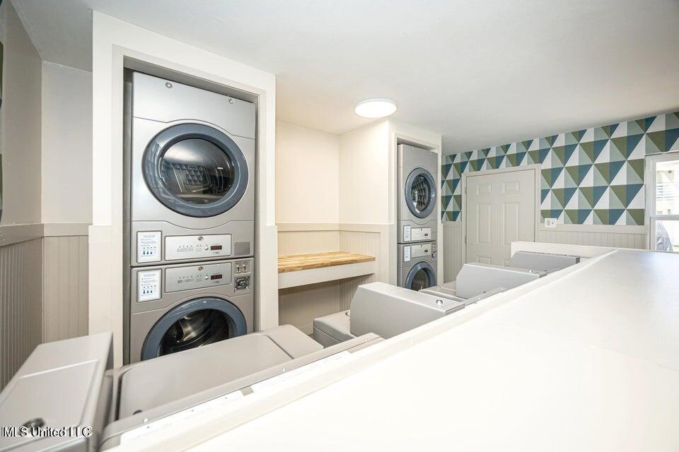 114 Ethel Circle, Unit 8 Ocean Springs, MS 39564 - Photo 32 of 35 20250723195601516352000000-o