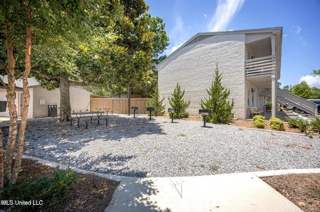 $2,000 | 114 Ethel Circle, Unit 8, Ocean Springs, MS 39564