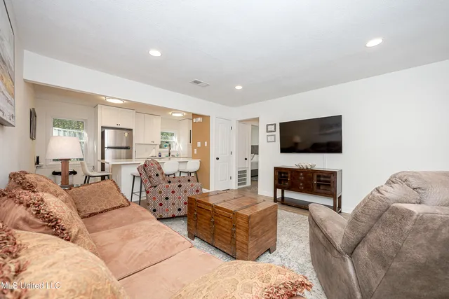 $2,000 | 114 Ethel Circle, Unit 8, Ocean Springs, MS 39564