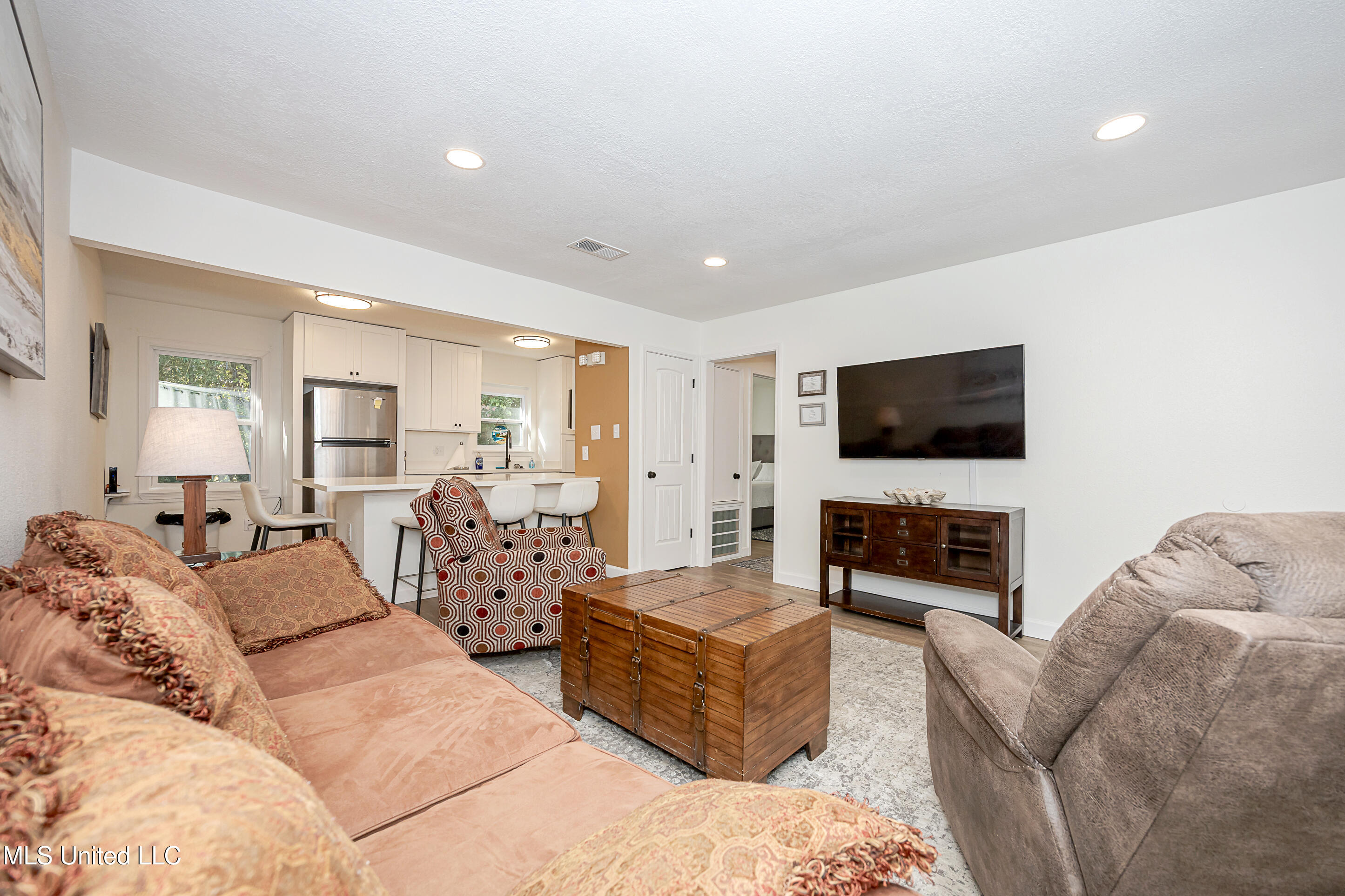 114 Ethel Circle, Unit 8 Ocean Springs, MS 39564 - Photo 8 of 35 IMG_6226