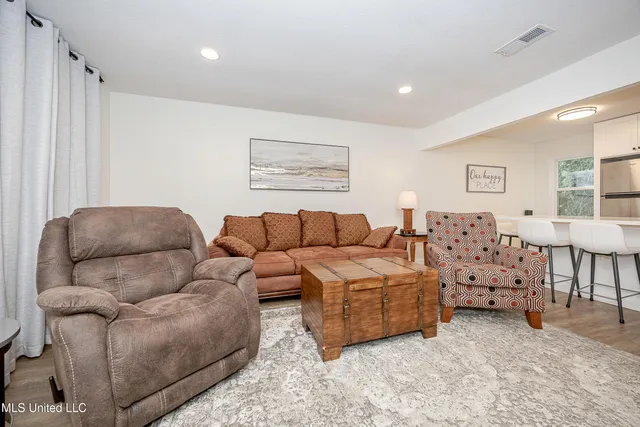 $2,000 | 114 Ethel Circle, Unit 8, Ocean Springs, MS 39564