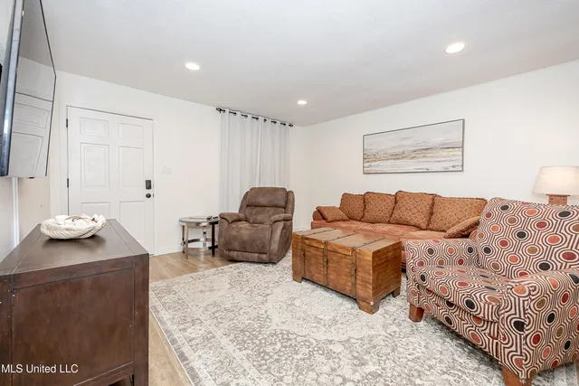 $2,000 | 114 Ethel Circle, Unit 8, Ocean Springs, MS 39564