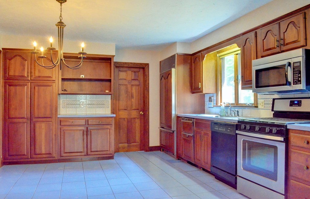 60 Monroe Road Quincy, MA 02169 - Photo 8 of 22 Gallery Image 8