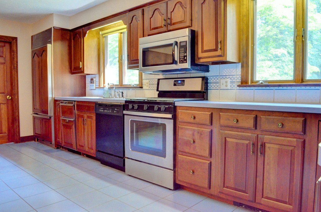 60 Monroe Road Quincy, MA 02169 - Photo 10 of 22 Gallery Image 10
