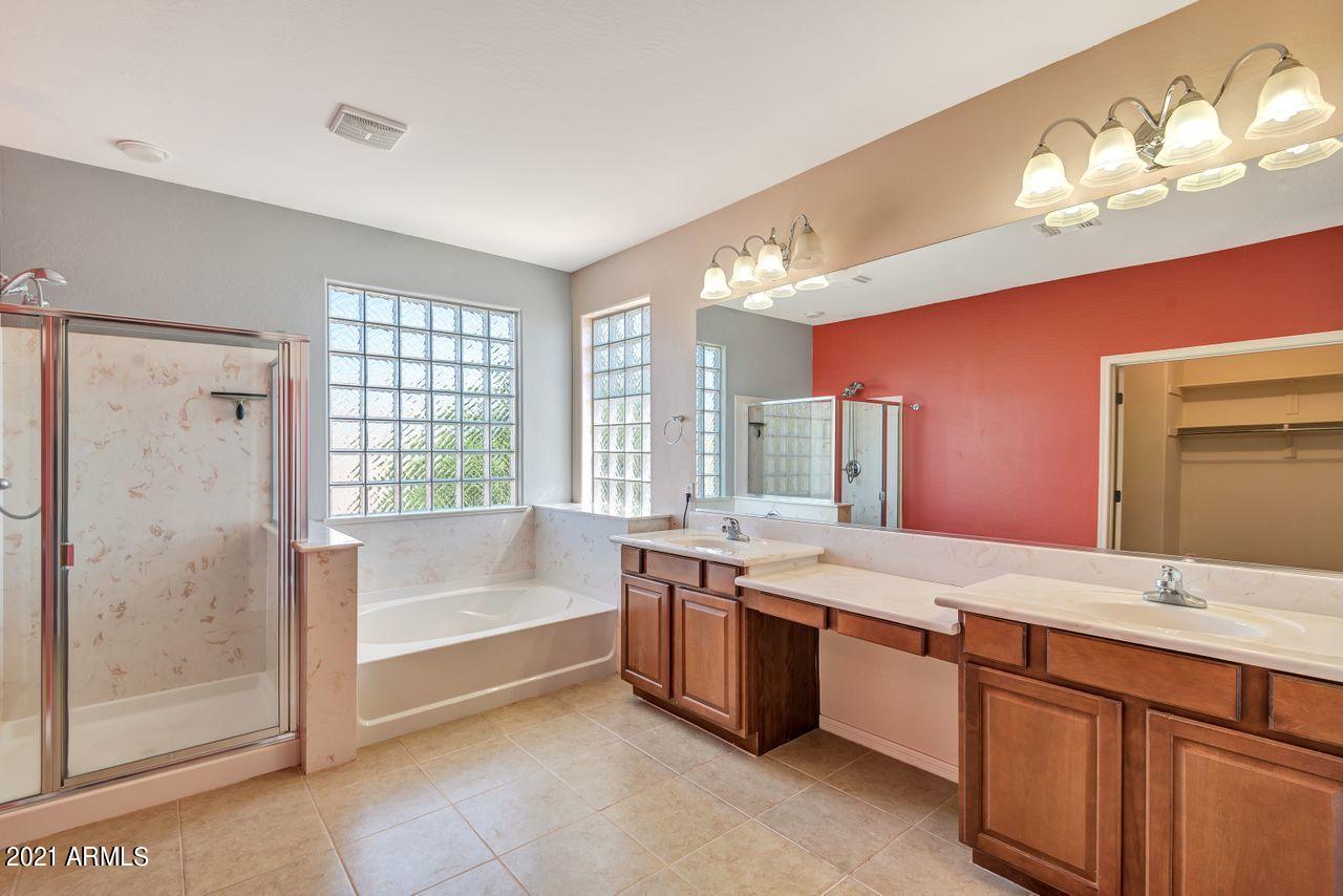 15263 West Redfield Road Surprise, AZ 85379 - Photo 23 of 26 Master Bathroom