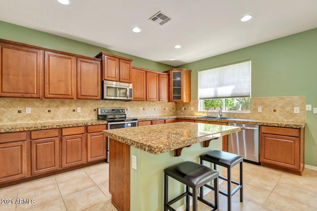 15263 West Redfield Road Surprise, AZ 85379 - Photo 8 of 26 Kitchen