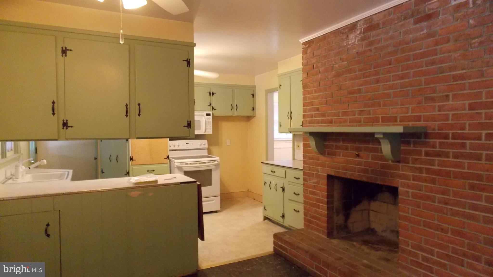 6402 Mt Phillip Road Frederick, MD 21703 - Photo 9 of 13 Kitchen