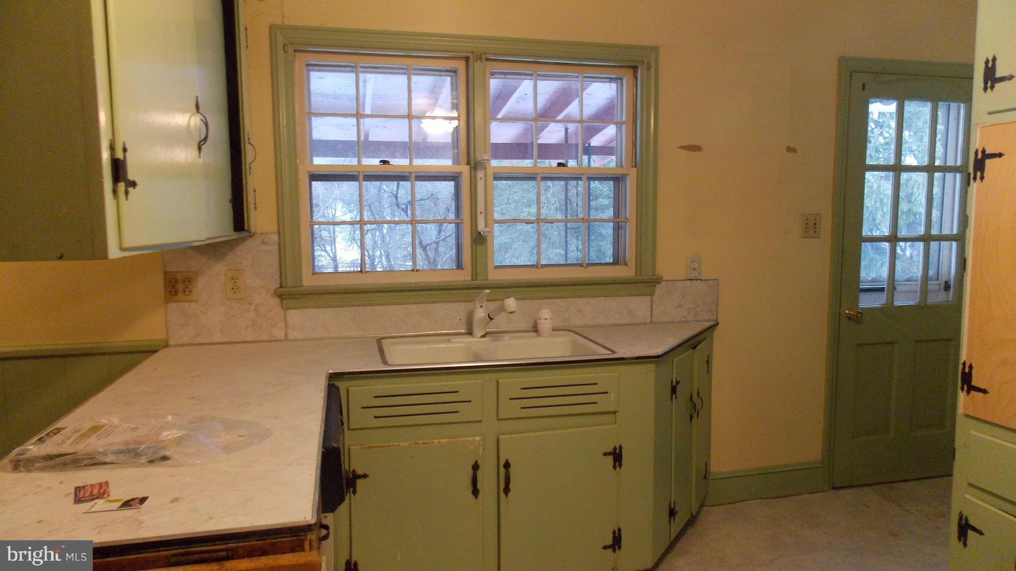 6402 Mt Phillip Road Frederick, MD 21703 - Photo 10 of 13 Kitchen