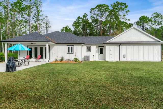 a bedroom with a bed and a ceiling fan