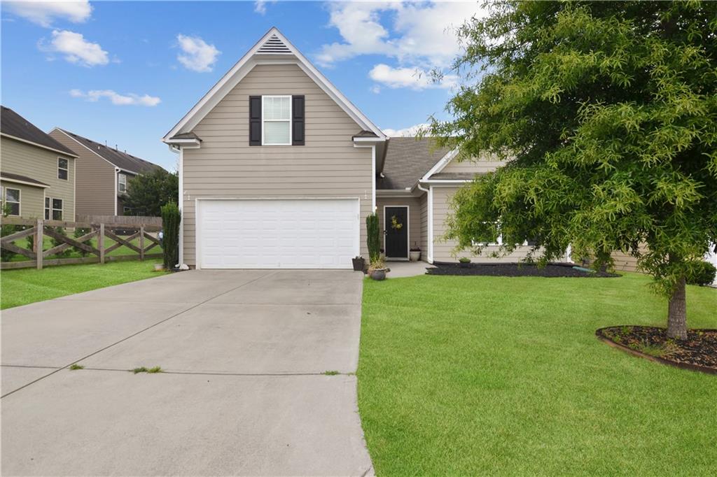 a view of a house with a yard