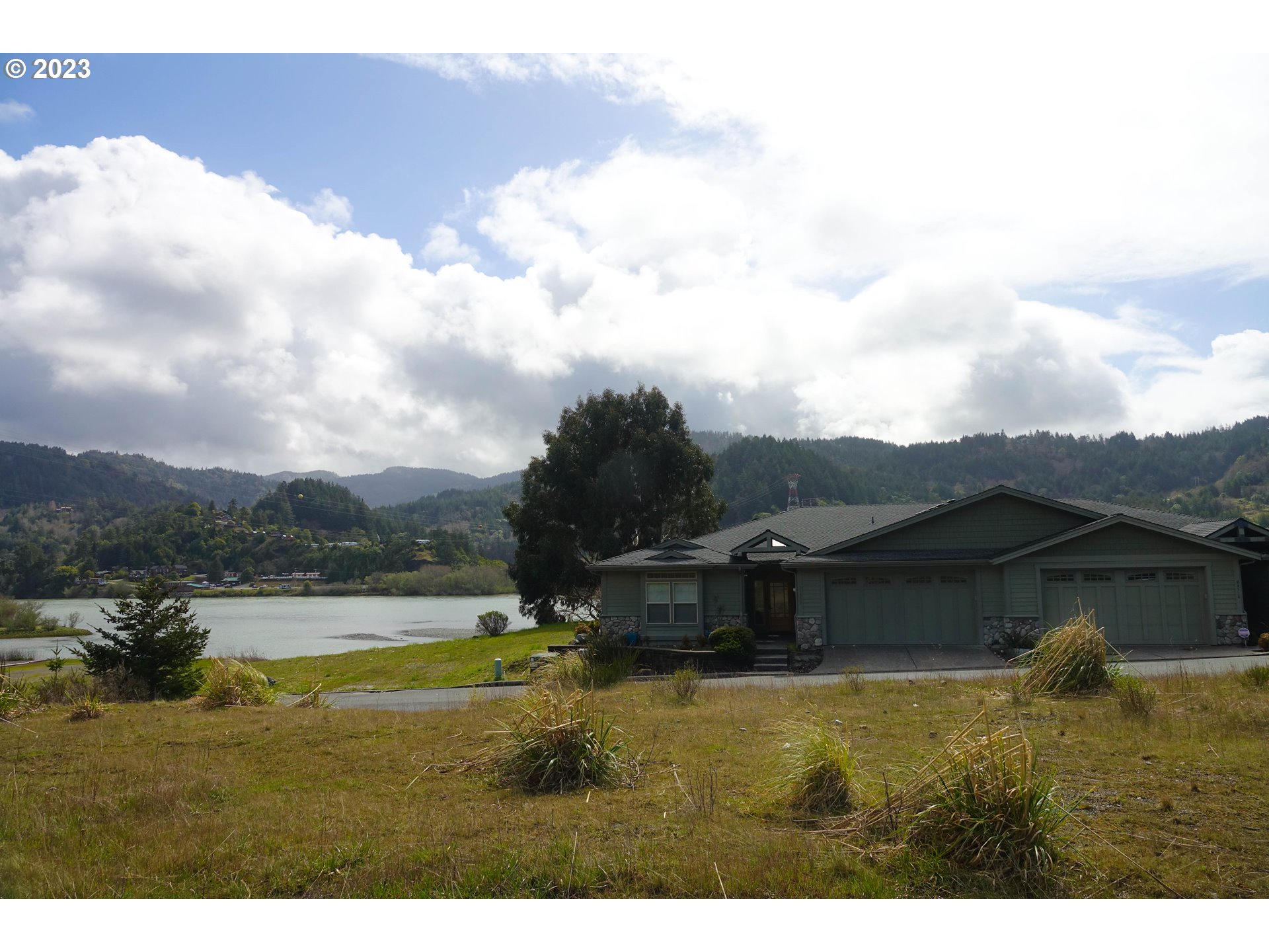 316 Hume Road Gold Beach, OR 97444 - Photo 4 of 7 Gallery Image 4