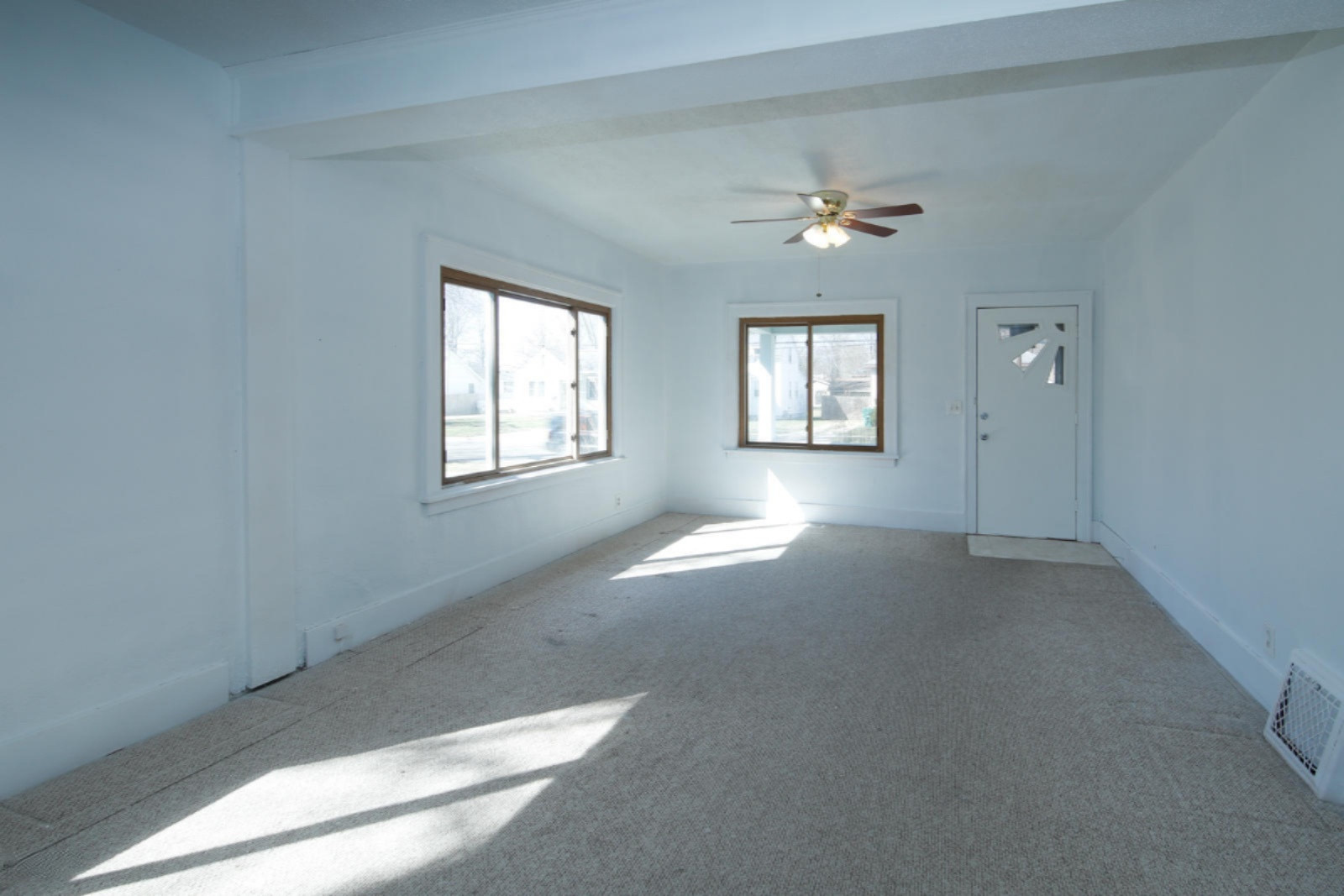 618 Constantine Street Three Rivers, MI 49093 - Photo 4 of 21 618 Constantine St-104