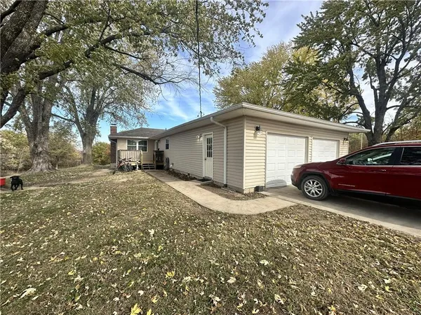 $445,000 | 740 Northwest 1101st Road, Odessa, MO 64076
